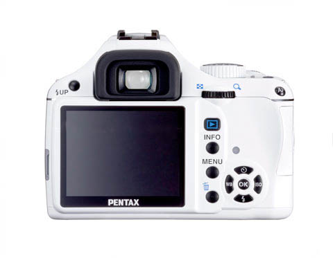 Pentax представляет K2000 в белом
