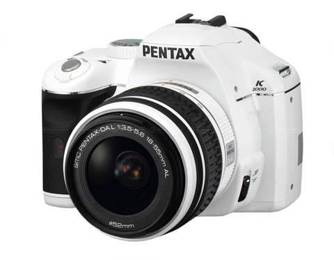 Pentax представляет K2000 в белом