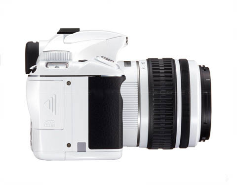 Pentax представляет K2000 в белом