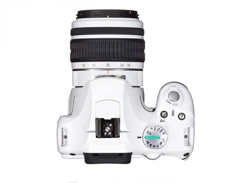 Pentax представляет K2000 в белом
